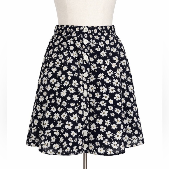 SHEIN Other - 11-12y skirt Daisy y2k Black and White Floral Buttons mini